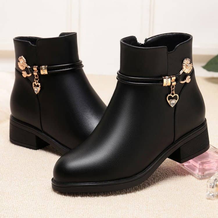 Ladies boots with fur